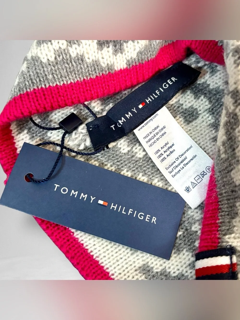 NWT Tommy Hilfiger Grey And White Beanie W/ Pompom Outdoors Women’s One Size